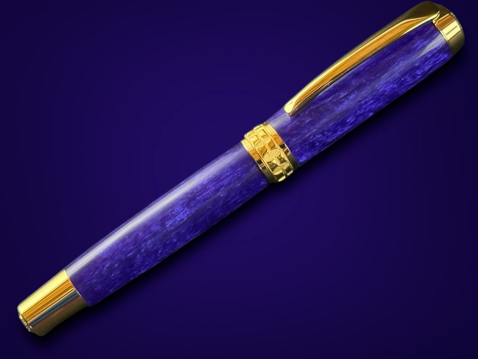 “Royal Amethyst fountain pen in violet resin with polished gold trim”