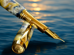 Reflections | Gold Fountain Pen | Highlander Collection
