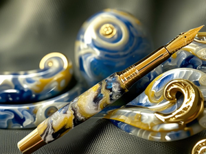 Reflections | Gold Fountain Pen | Highlander Collection